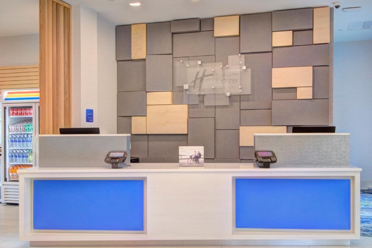 Holiday Inn Express & Suites Charlotte Southwest By Ihg Exterior photo